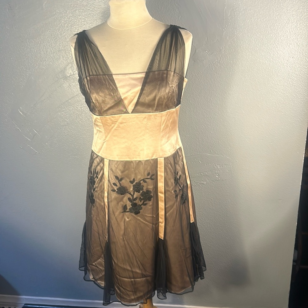 Classy Dress. Size 10 flowers are embroidered.